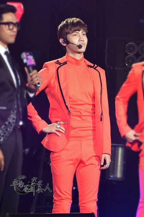 [22.12.12][Pics] Changmin - Sichuan TV New Year's Eve Concert 0c51d3f2b211931393b8766965380cd790238d06