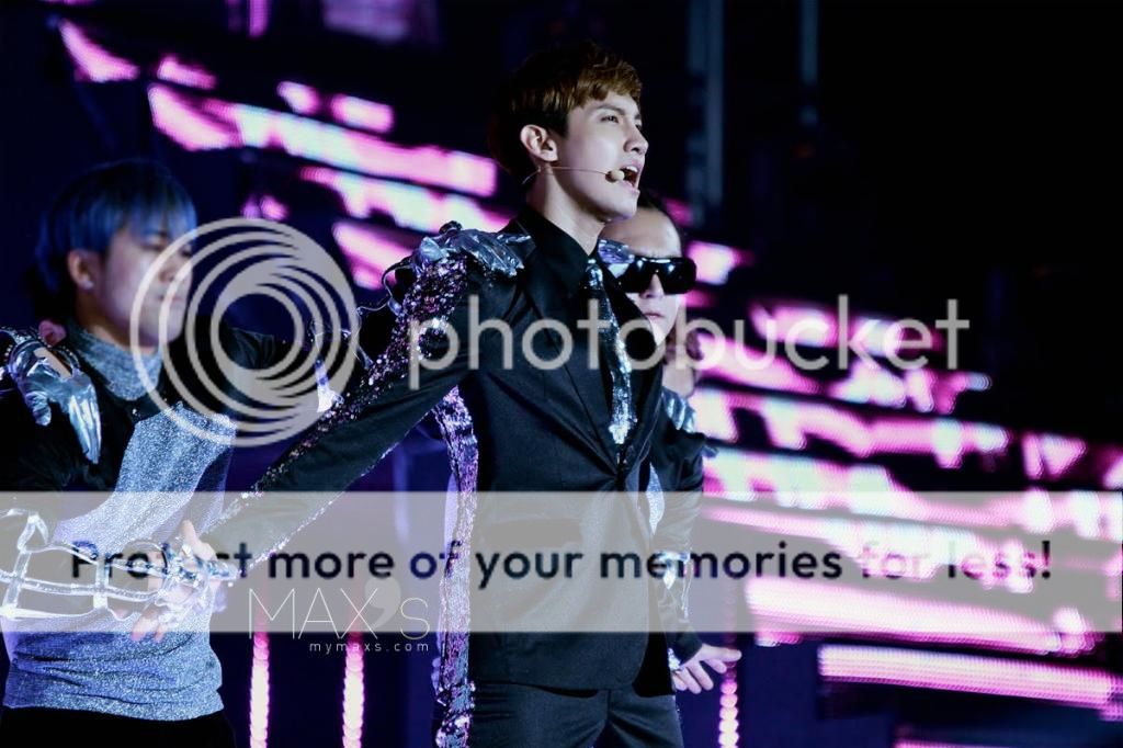 [11.10.12][Pics] Changmin - Nongshim Love Sharing Concert 1-1