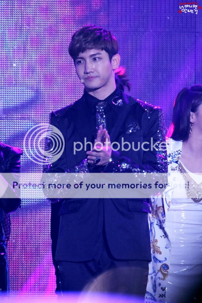 [11.10.12][Pics] Changmin - Nongshim Love Sharing Concert 1-2