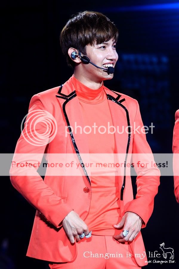 [22.12.12][Pics] Changmin - Sichuan TV New Year's Eve Concert 10-8