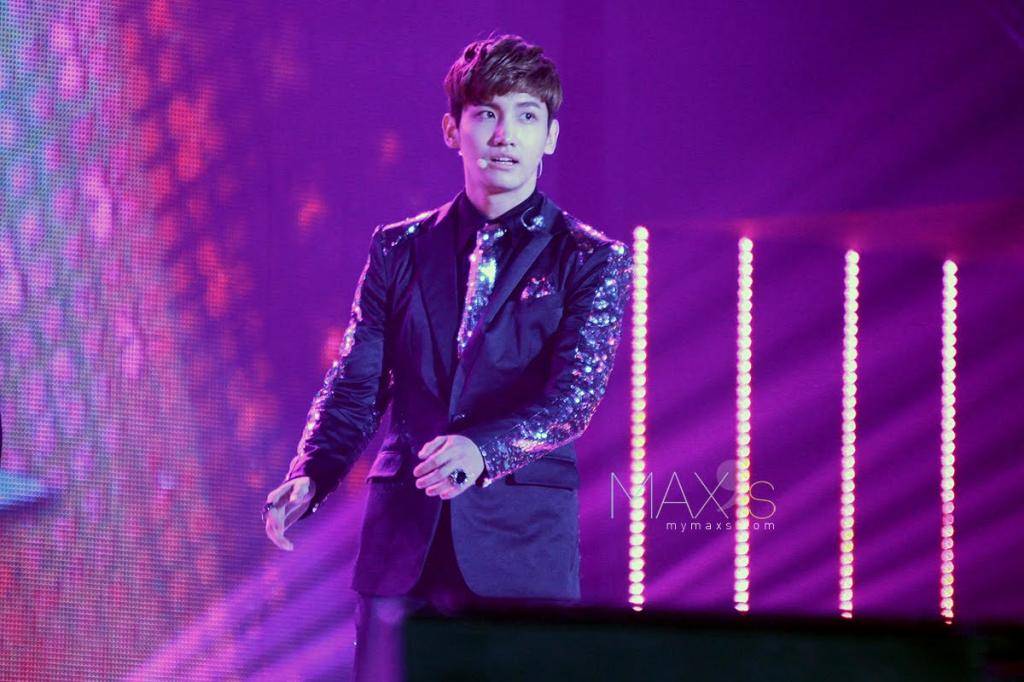 [11.10.12][Pics] Changmin - Nongshim Love Sharing Concert 11-3