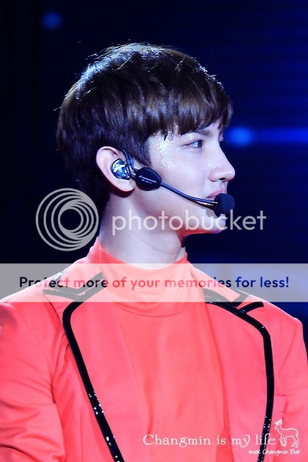 [22.12.12][Pics] Changmin - Sichuan TV New Year's Eve Concert 15-5