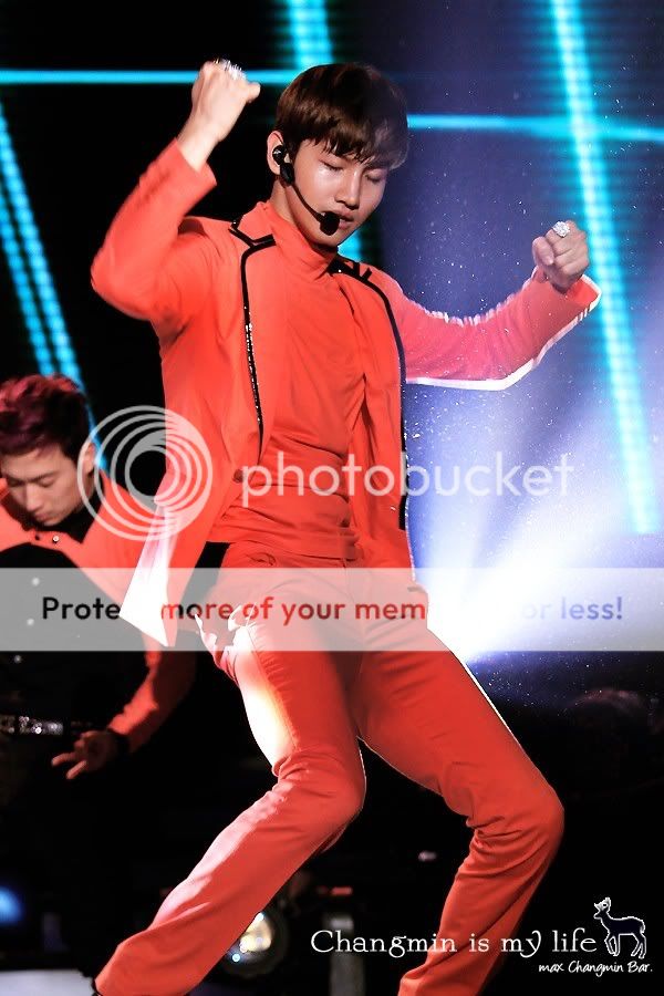 [22.12.12][Pics] Changmin - Sichuan TV New Year's Eve Concert 19-5