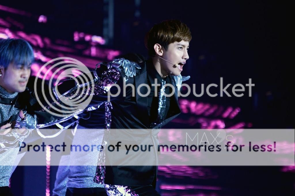 [11.10.12][Pics] Changmin - Nongshim Love Sharing Concert 2-2