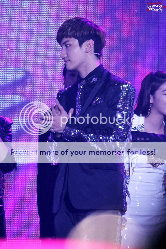 [11.10.12][Pics] Changmin - Nongshim Love Sharing Concert 2-3