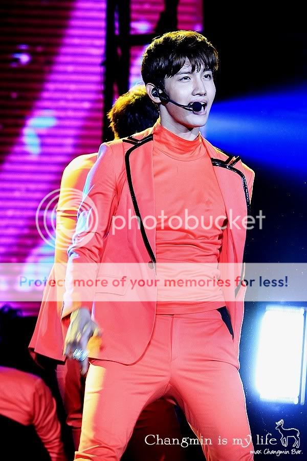 [22.12.12][Pics] Changmin - Sichuan TV New Year's Eve Concert 21-5