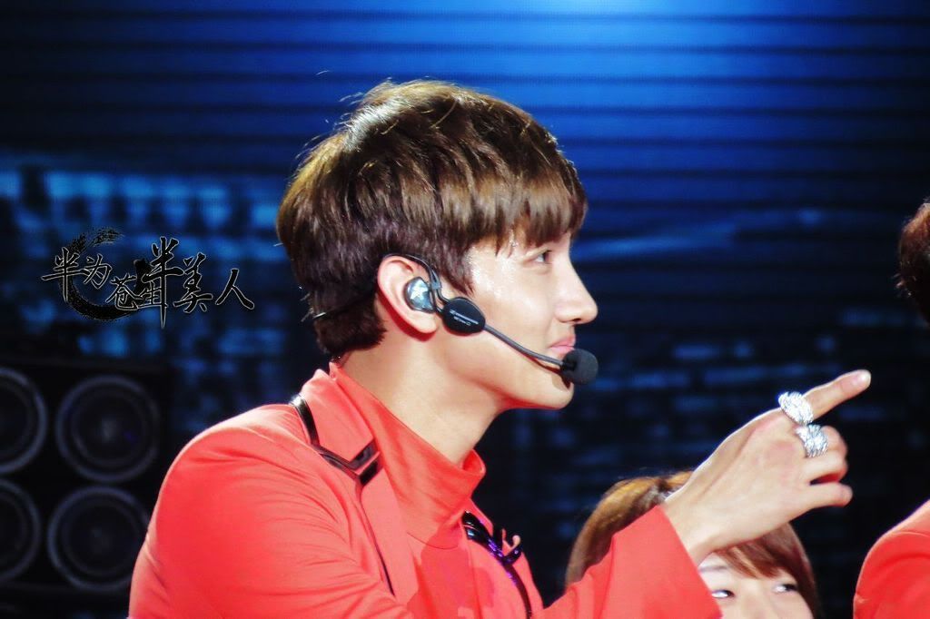 [22.12.12][Pics] Changmin - Sichuan TV New Year's Eve Concert 249bb6510fb30f24412887d9c895d143ac4b034f