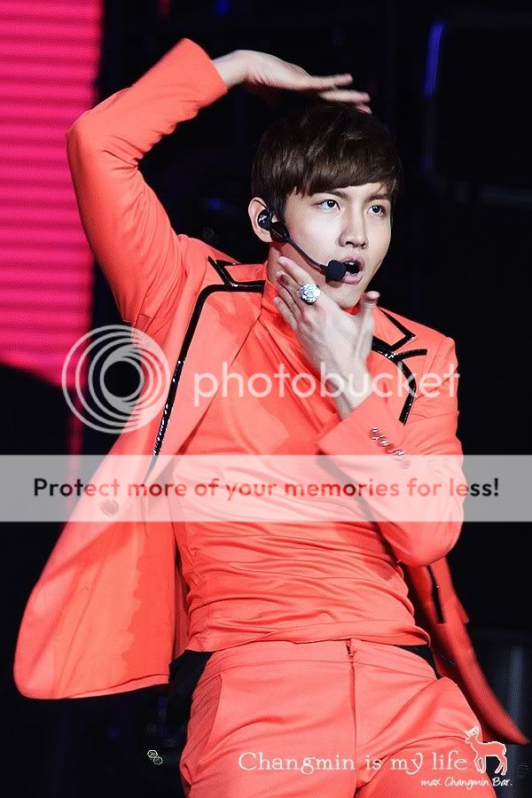 [22.12.12][Pics] Changmin - Sichuan TV New Year's Eve Concert 31-3