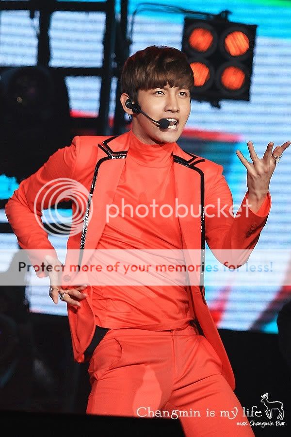 [22.12.12][Pics] Changmin - Sichuan TV New Year's Eve Concert 32-3