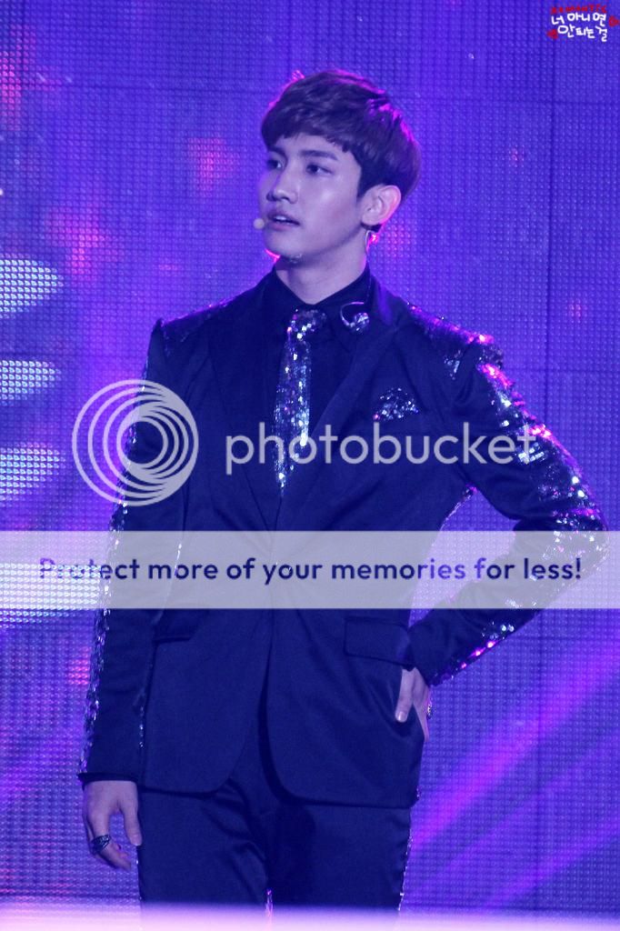 [11.10.12][Pics] Changmin - Nongshim Love Sharing Concert 4-3