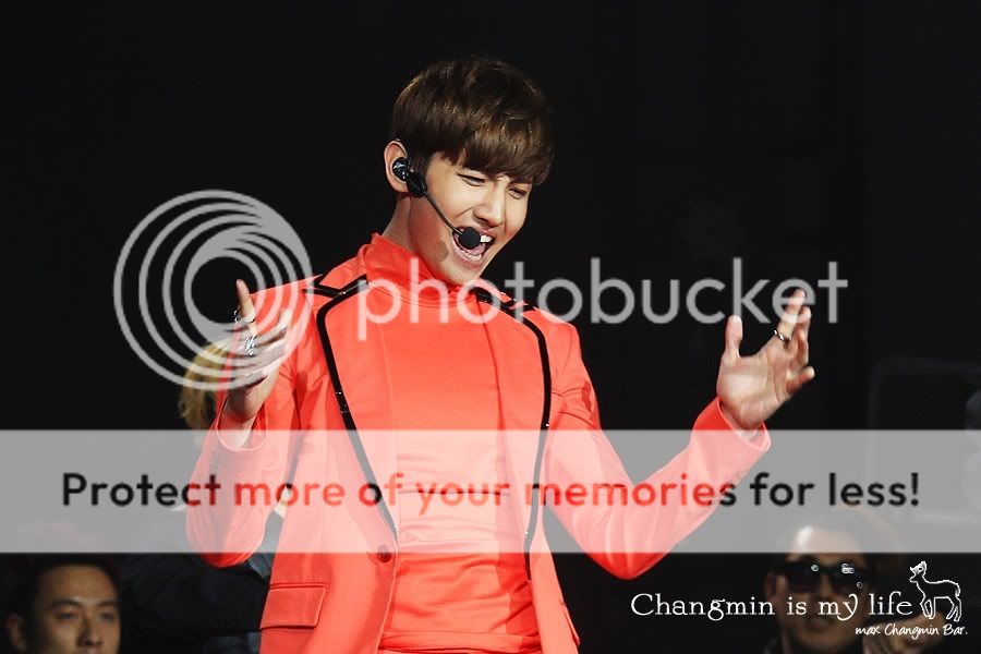 [22.12.12][Pics] Changmin - Sichuan TV New Year's Eve Concert 5-5