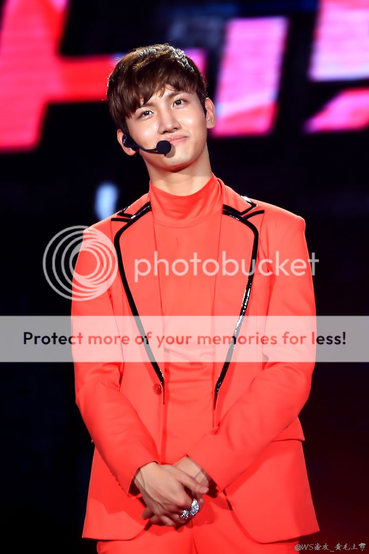 [22.12.12][Pics] Changmin - Sichuan TV New Year's Eve Concert 51B6E3AA836CD48699076F3F3711F0775C3B2BB1FDB00_1000_1500