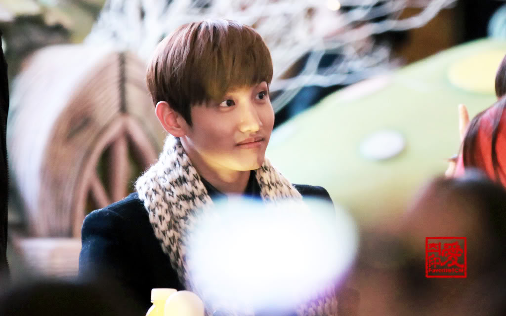 [08.12.12][Pics] Changmin - "Humanoids" Fansign Event in Yeouido 55528647201212091848472249554640498_004