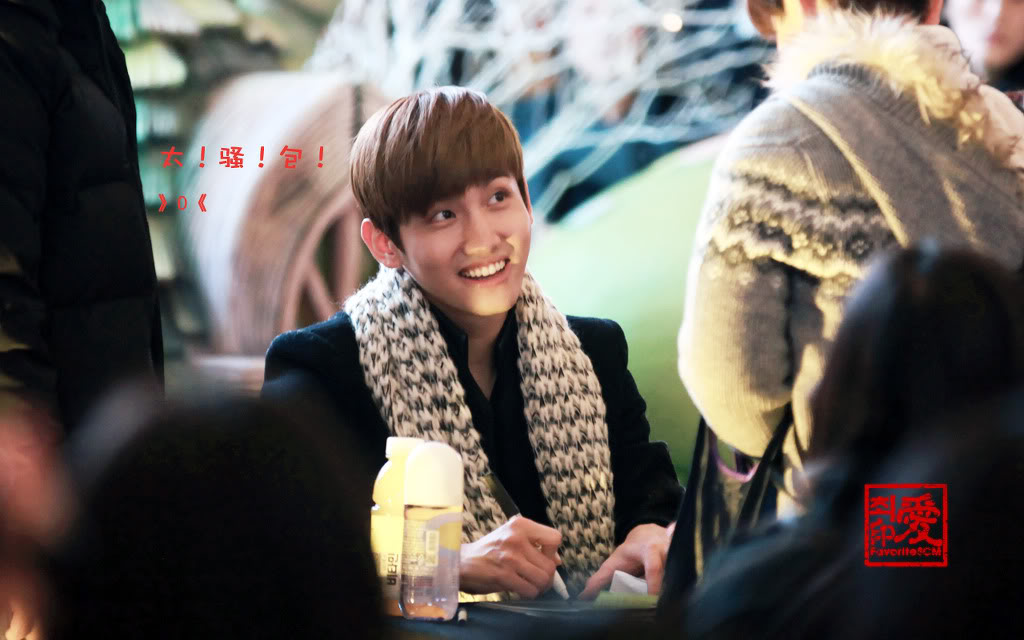 [08.12.12][Pics] Changmin - "Humanoids" Fansign Event in Yeouido 55528647201212091848472249554640498_005