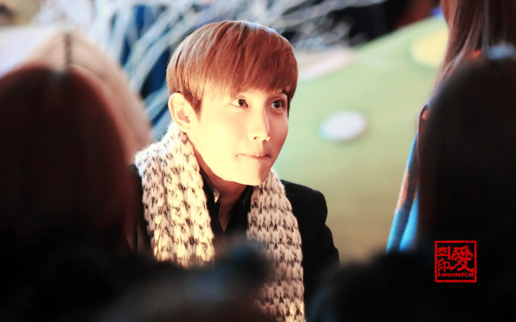 [08.12.12][Pics] Changmin - "Humanoids" Fansign Event in Yeouido 55528647201212091848472249554640498_008