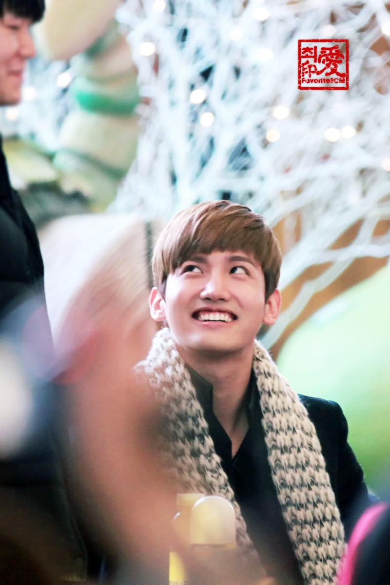 [08.12.12][Pics] Changmin - "Humanoids" Fansign Event in Yeouido 55528647201212091848472249554640498_010