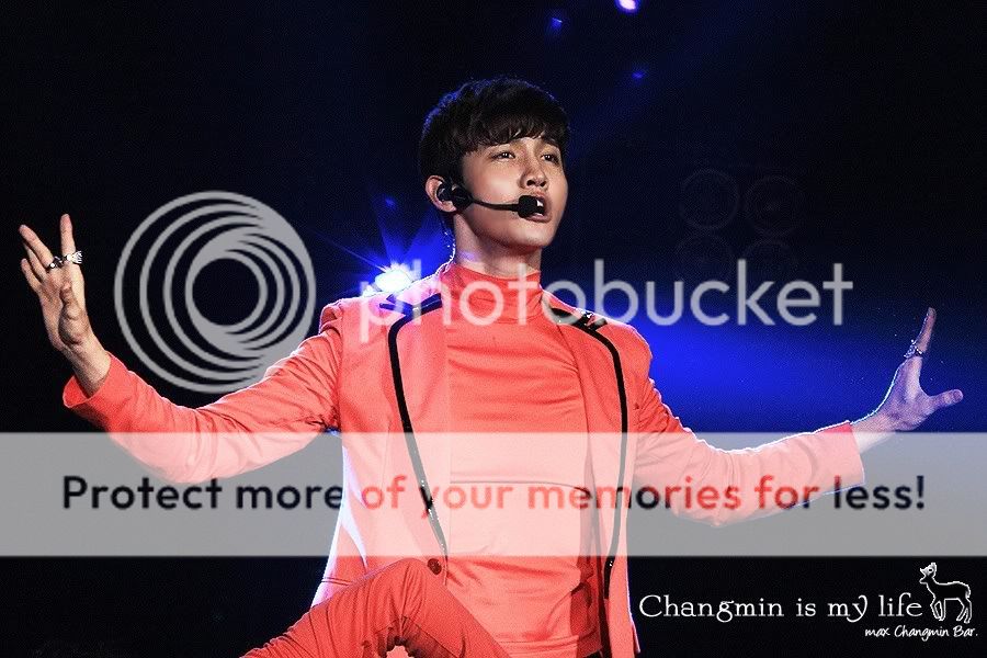 [22.12.12][Pics] Changmin - Sichuan TV New Year's Eve Concert 6-5