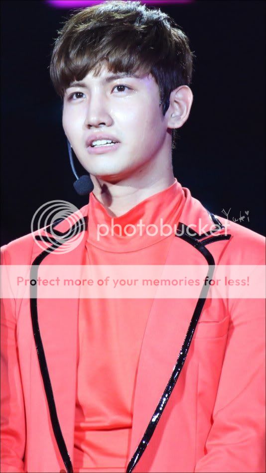 [22.12.12][Pics] Changmin - Sichuan TV New Year's Eve Concert 66ccf05fgd192ad6a3c14690