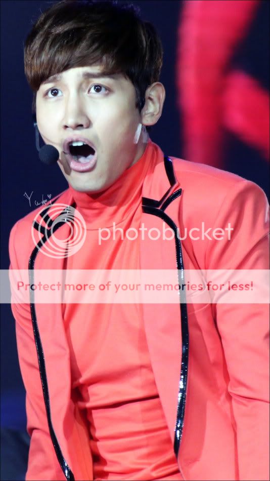 [22.12.12][Pics] Changmin - Sichuan TV New Year's Eve Concert 66ccf05fgd192adc9351d690