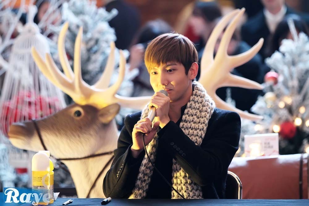 [08.12.12][Pics] Changmin - "Humanoids" Fansign Event in Yeouido 6761b7dfjw1dzmok3wmjlj