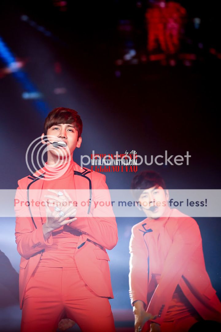 [22.12.12][Pics] Changmin - Sichuan TV New Year's Eve Concert 6ca3641ctw1e04vsr4xl2j