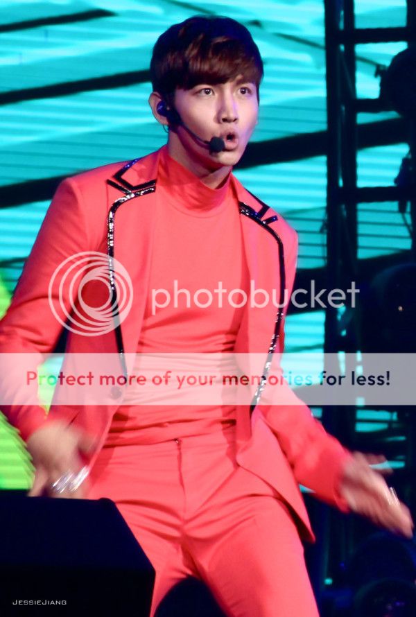 [22.12.12][Pics] Changmin - Sichuan TV New Year's Eve Concert 706680711