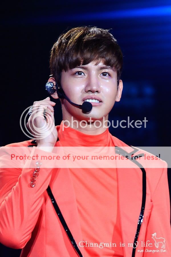 [22.12.12][Pics] Changmin - Sichuan TV New Year's Eve Concert 8-4