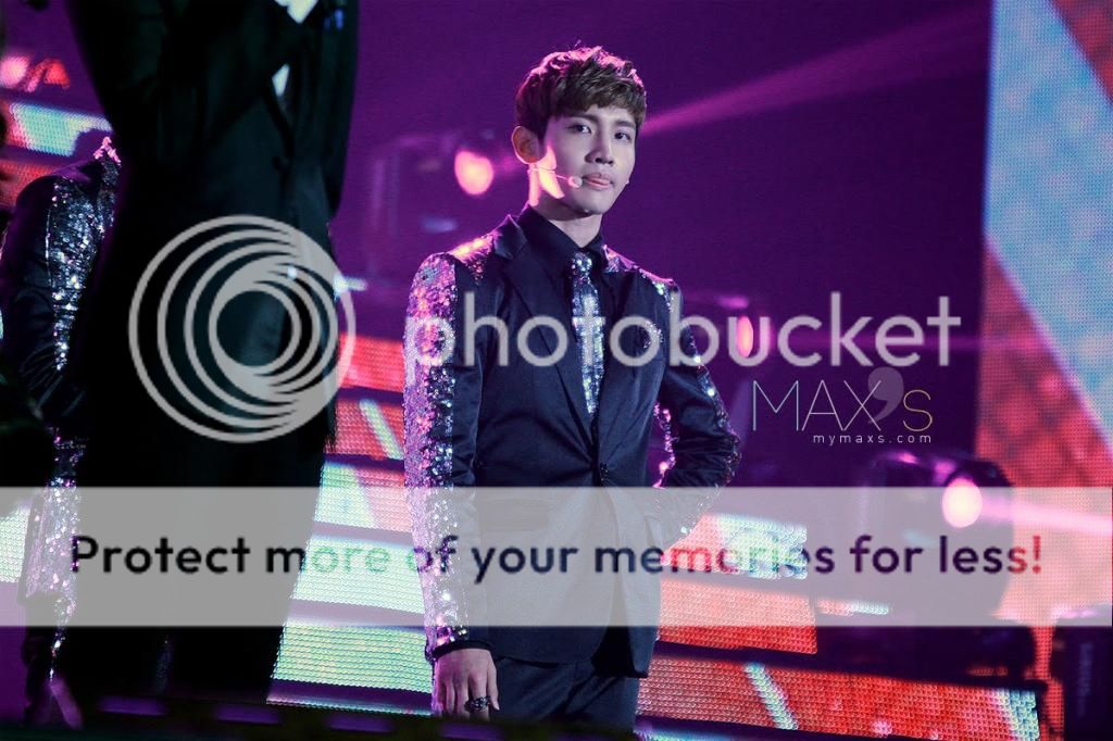 [11.10.12][Pics] Changmin - Nongshim Love Sharing Concert 9-1