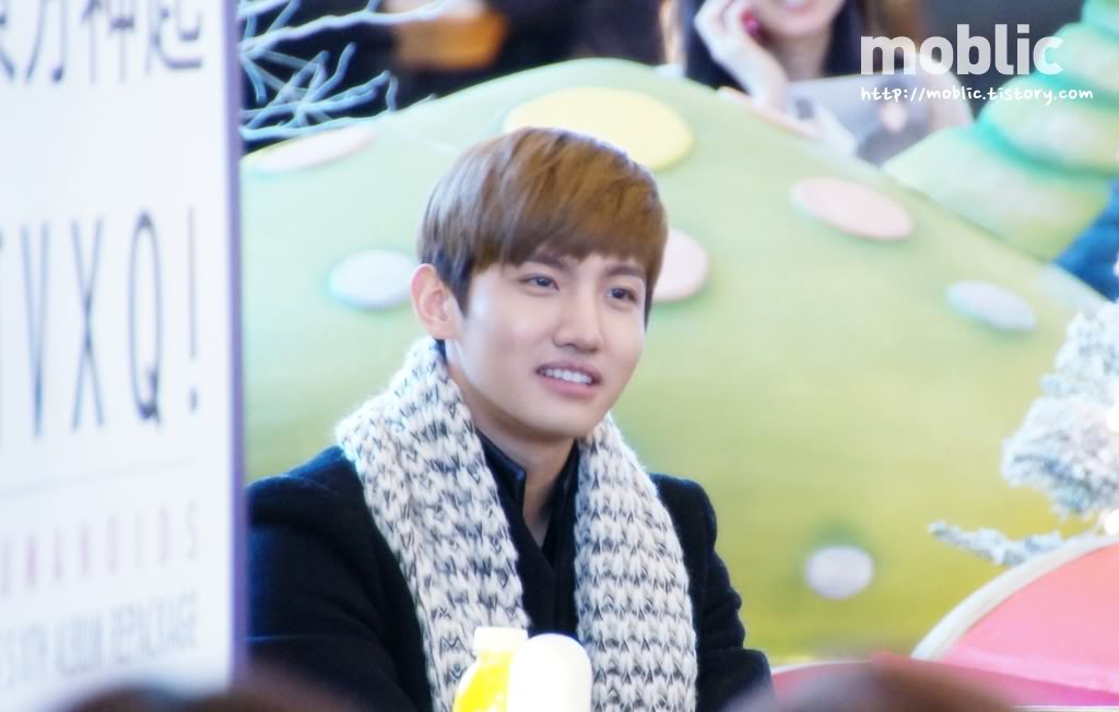 [08.12.12][Pics] Changmin - "Humanoids" Fansign Event in Yeouido DSC01831