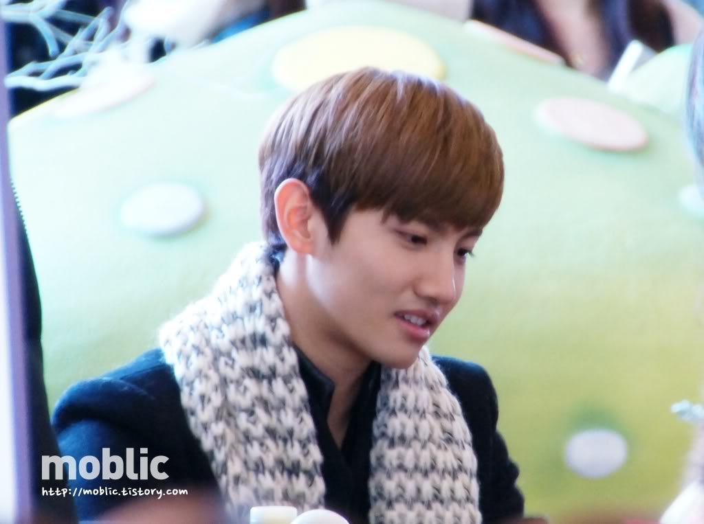 [08.12.12][Pics] Changmin - "Humanoids" Fansign Event in Yeouido DSC01917