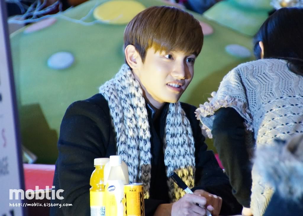 [08.12.12][Pics] Changmin - "Humanoids" Fansign Event in Yeouido DSC02432