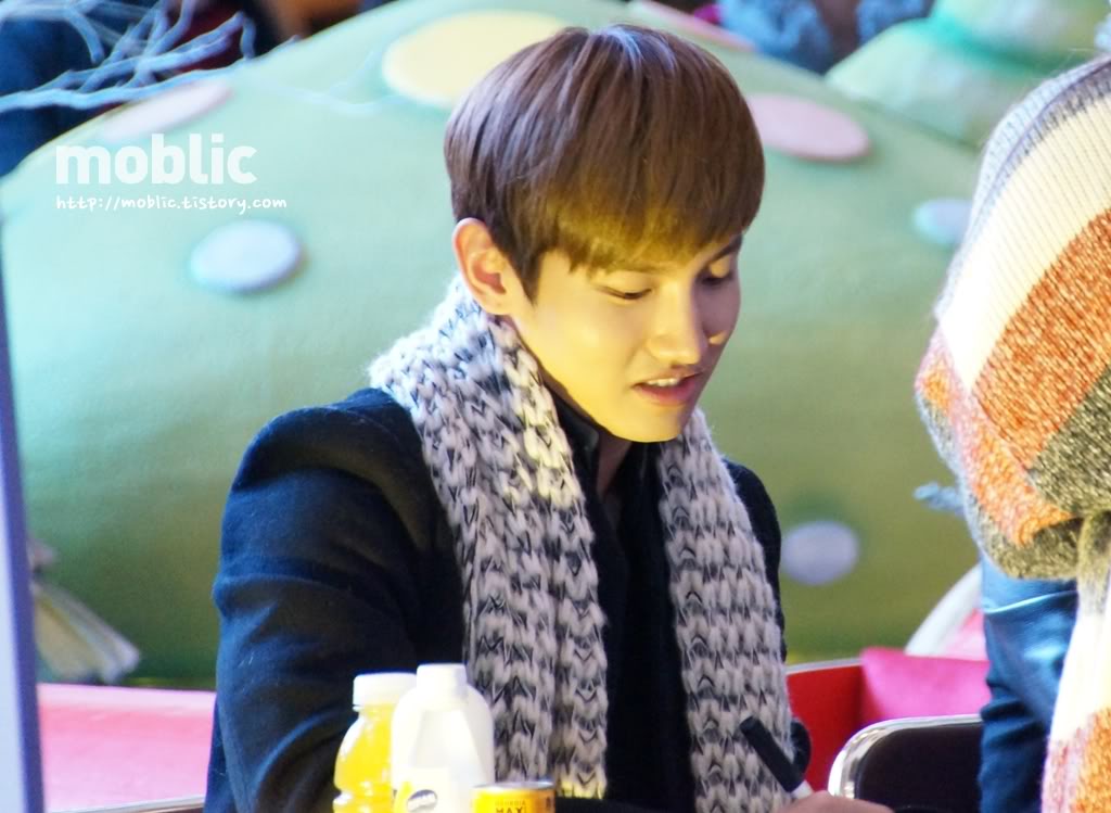 [08.12.12][Pics] Changmin - "Humanoids" Fansign Event in Yeouido DSC02468