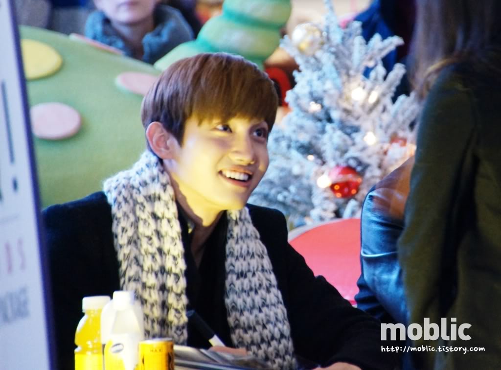 [08.12.12][Pics] Changmin - "Humanoids" Fansign Event in Yeouido DSC02524