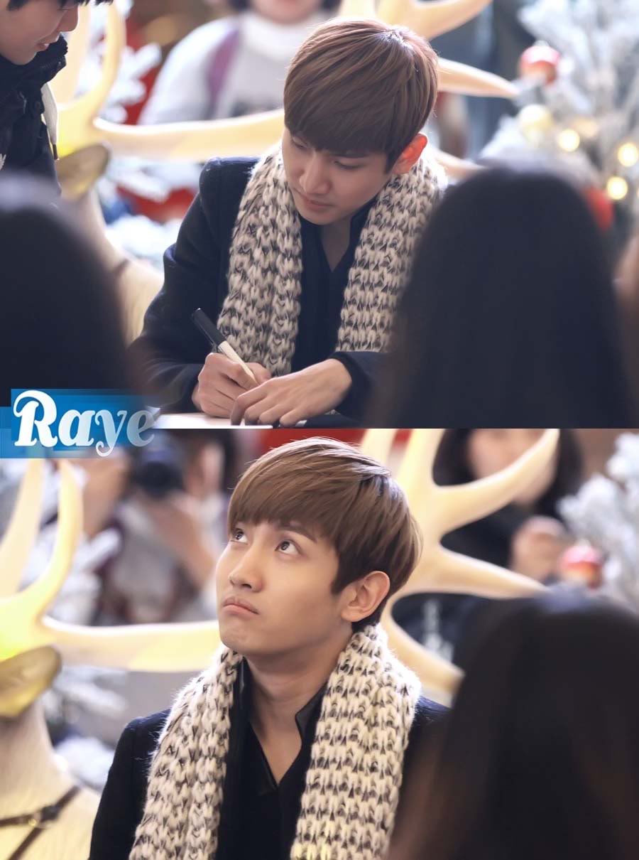 [08.12.12][Pics] Changmin - "Humanoids" Fansign Event in Yeouido A738e4628c4fa3d8e3e48add9a02ef8d_Vc2ir5r1lHntghKObN4iacIQIuxu3V