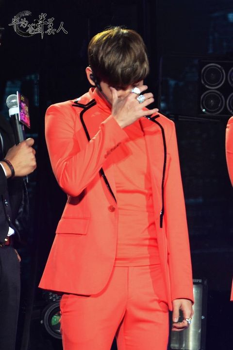 [22.12.12][Pics] Changmin - Sichuan TV New Year's Eve Concert C839fc0735fae6cdda7d22b80fb30f2443a70f34