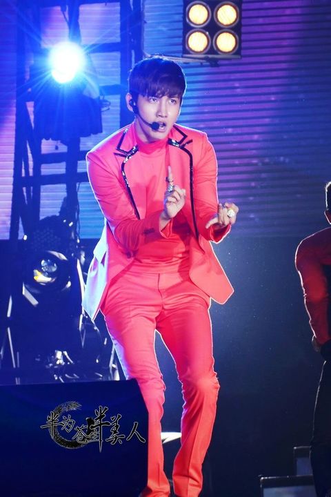 [22.12.12][Pics] Changmin - Sichuan TV New Year's Eve Concert F40abf2bd40735fa3617f7609e510fb30e240812