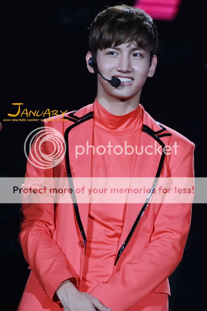 [22.12.12][Pics] Changmin - Sichuan TV New Year's Eve Concert J2