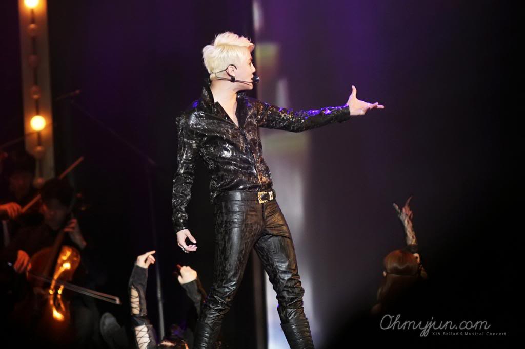 [30.12.12][Pics] Junsu - XIA 2012 Ballad & Musical Concert with Ochestra (Day 2) 01-1_zps49fa6668