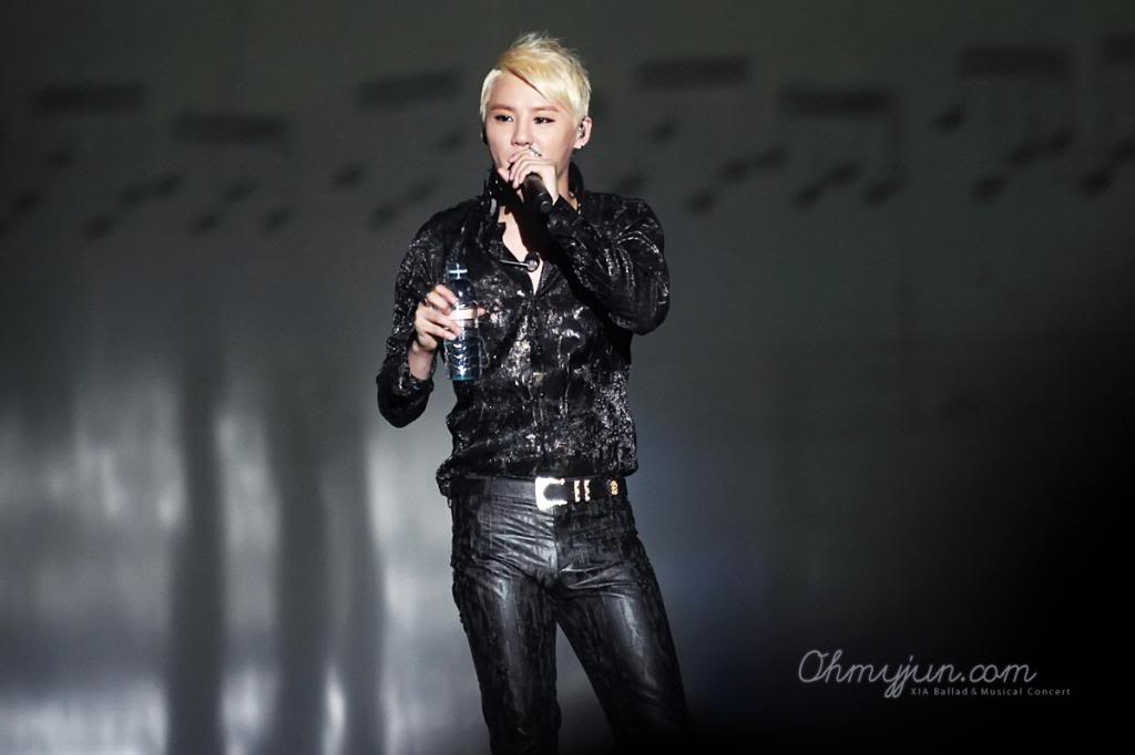 [30.12.12][Pics] Junsu - XIA 2012 Ballad & Musical Concert with Ochestra (Day 2) 04-1_zpsd90124fb