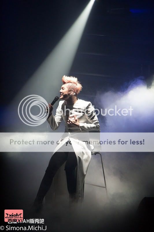 [30.11.12][Pics] Xia Junsu - The 1st World Tour Concert in Oberhausen ,Germany 0bba2487e950352a1b0b24e15343fbf2b3118bbe