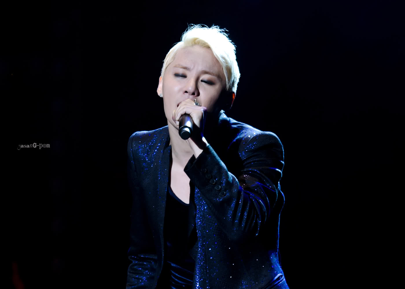 [31.12.12][Pics] Junsu - XIA 2012 Ballad & Musical Concert with Ochestra (Day 3) 2311