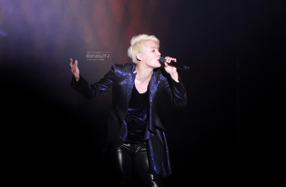 [31.12.12][Pics] Junsu - XIA 2012 Ballad & Musical Concert with Ochestra (Day 3) 2327