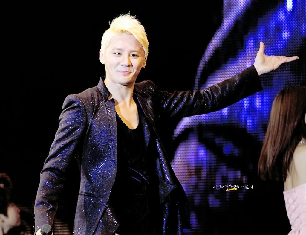 [31.12.12][Pics] Junsu - XIA 2012 Ballad & Musical Concert with Ochestra (Day 3) 2332