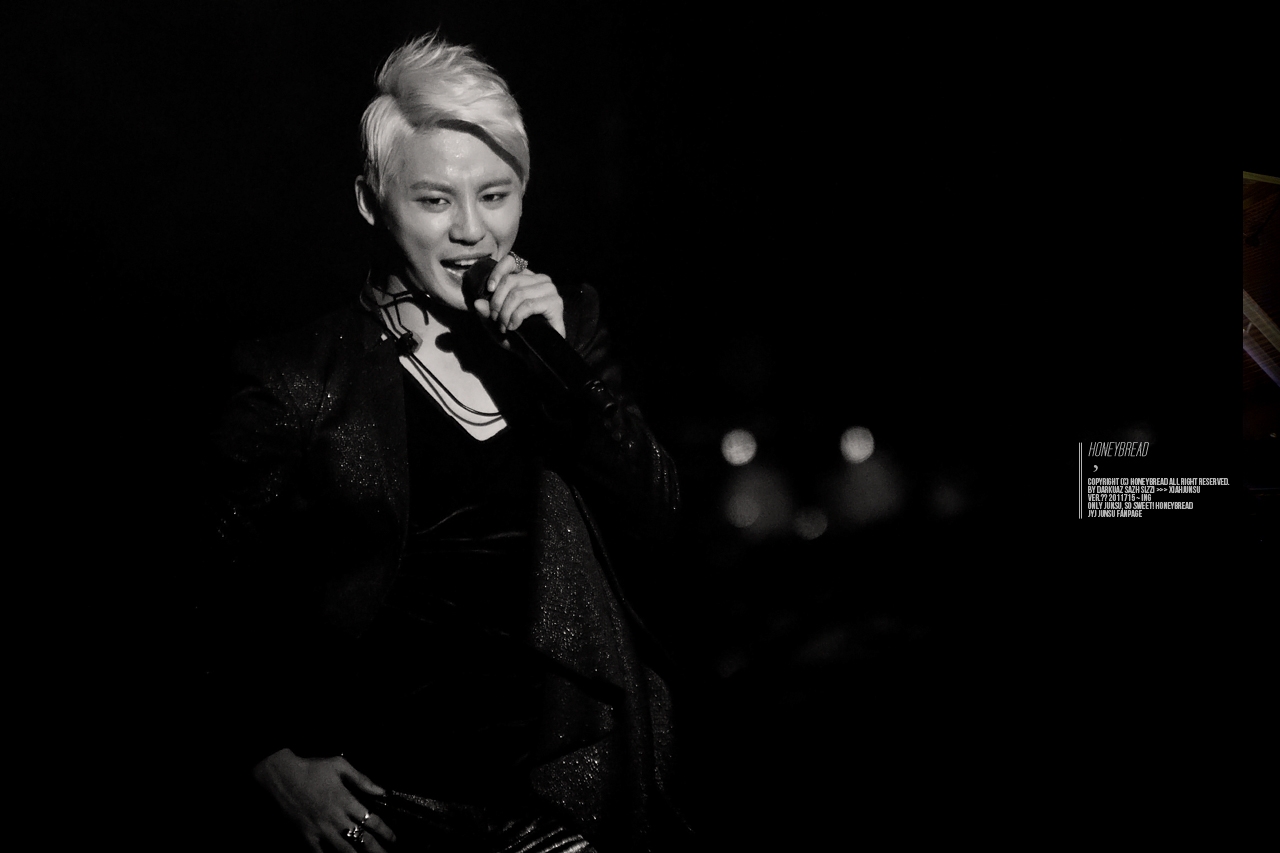 [31.12.12][Pics] Junsu - XIA 2012 Ballad & Musical Concert with Ochestra (Day 3) 2338