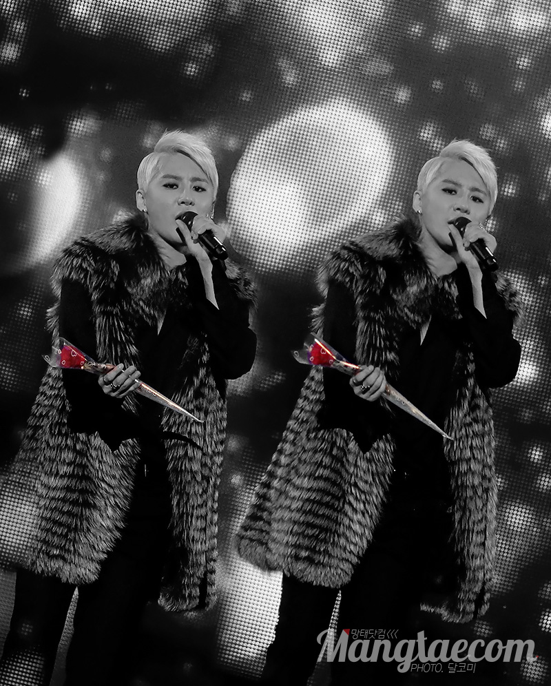 [31.12.12][Pics] Junsu - XIA 2012 Ballad & Musical Concert with Ochestra (Day 3) 2340