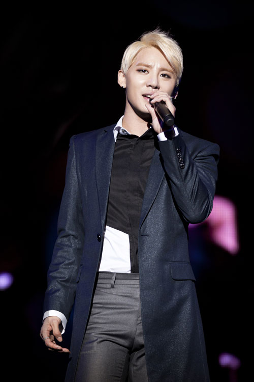 [31.12.12][Pics] Junsu - XIA 2012 Ballad & Musical Concert with Ochestra (Day 3) 2350p