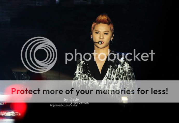 [30.11.12][Pics] Xia Junsu - The 1st World Tour Concert in Oberhausen ,Germany 5c5cb62egw1dzfx3gtlvlj