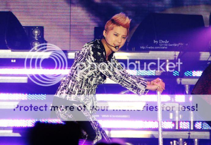 [30.11.12][Pics] Xia Junsu - The 1st World Tour Concert in Oberhausen ,Germany 5c5cb62egw1dzfx90dx0vj