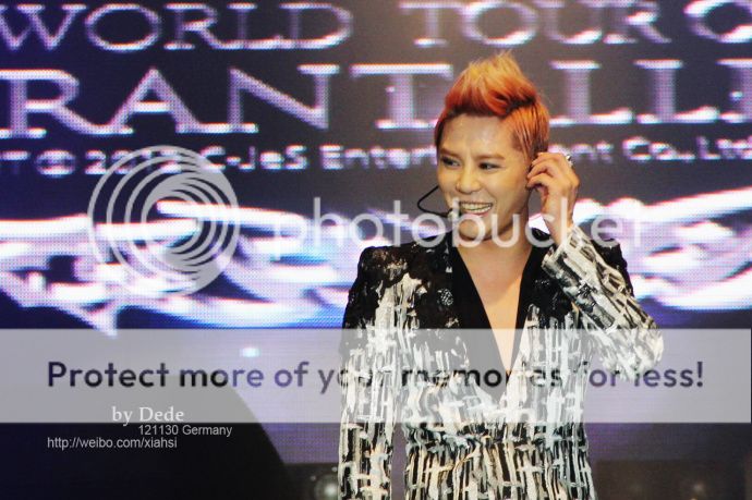 [30.11.12][Pics] Xia Junsu - The 1st World Tour Concert in Oberhausen ,Germany 5c5cb62egw1dzfxhwne87j