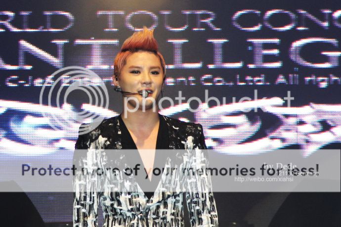 [30.11.12][Pics] Xia Junsu - The 1st World Tour Concert in Oberhausen ,Germany 5c5cb62egw1dzfxjdncm6j